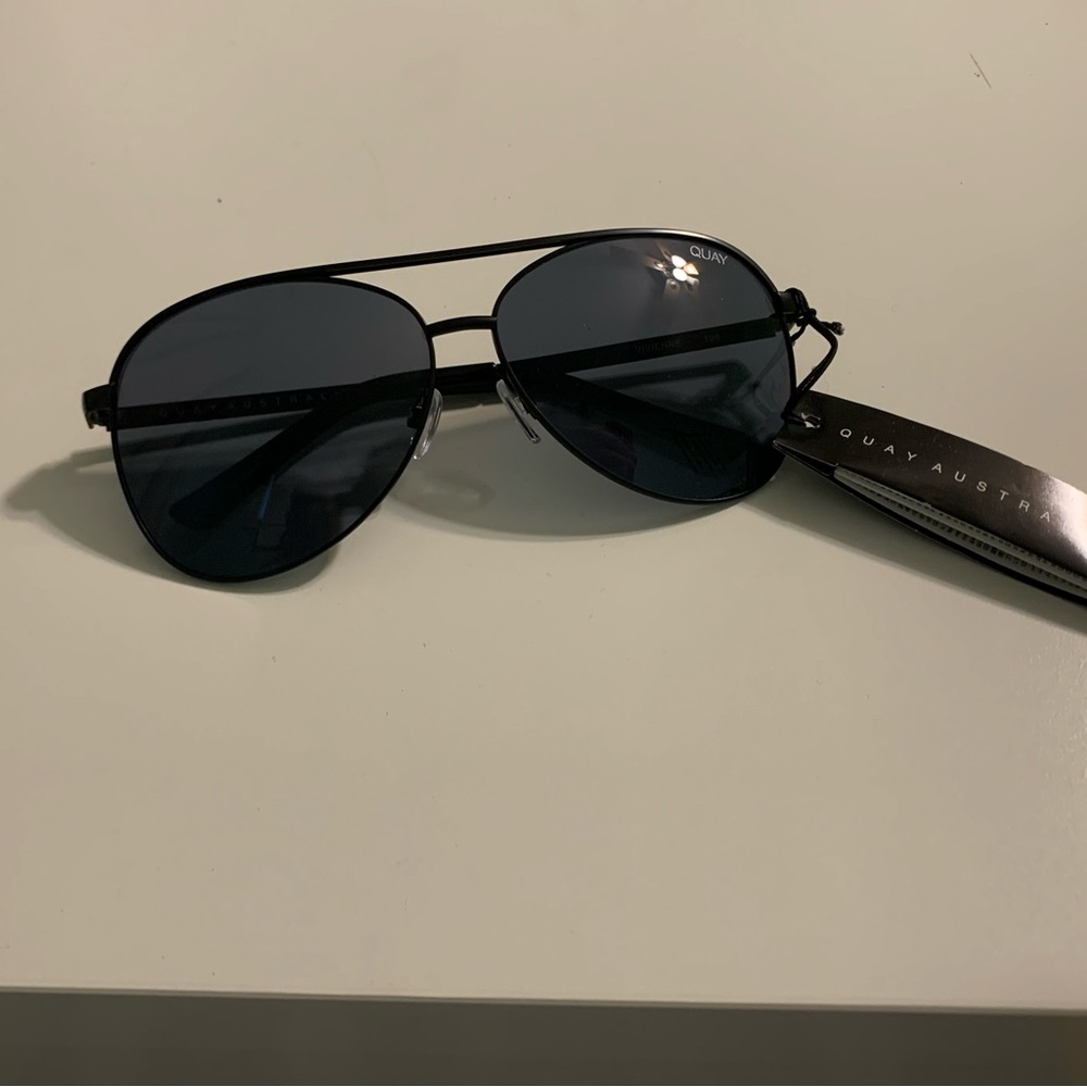 NWT Quay Australia Black Aviator Sunglasses with Black Case